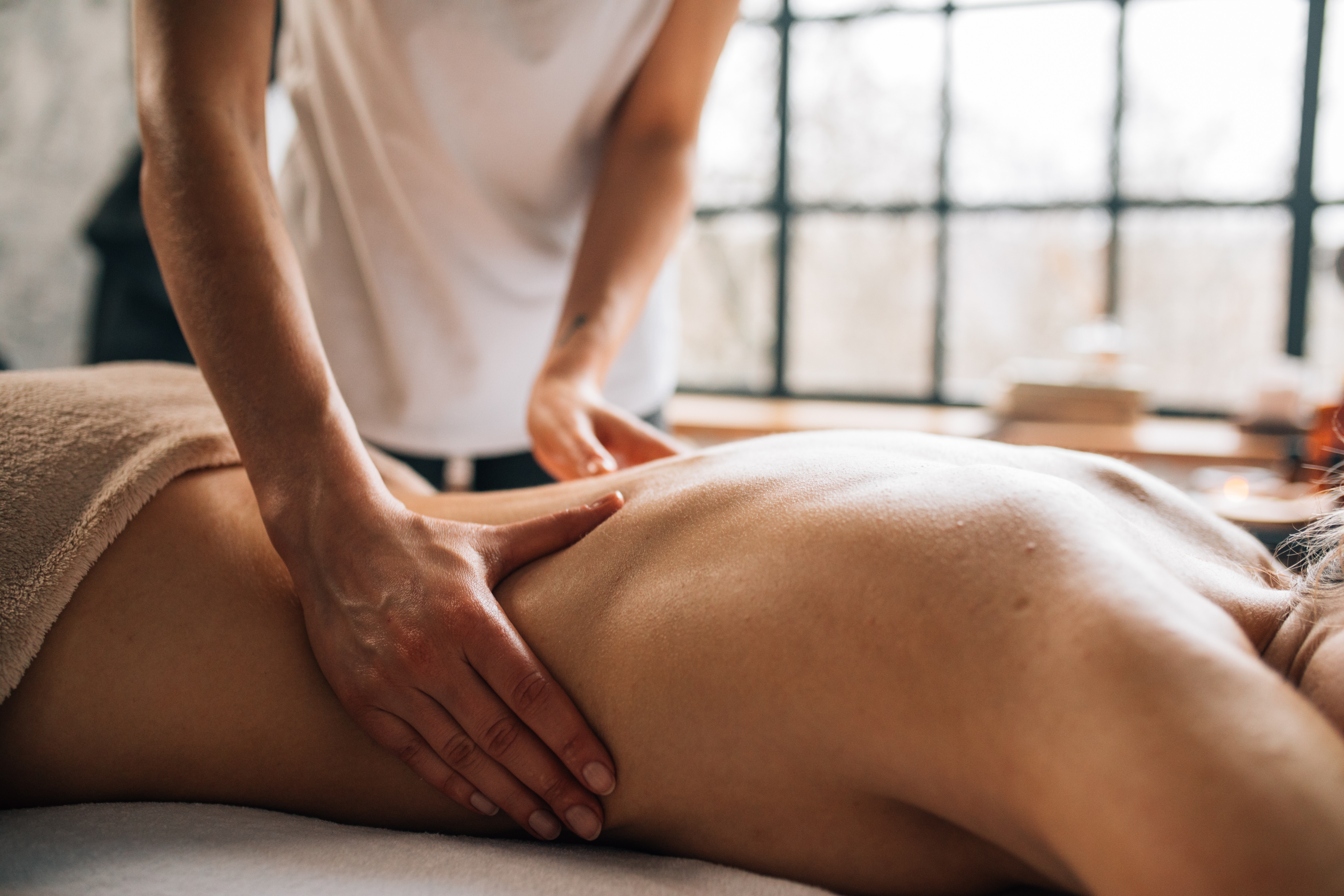 Mehr als nur eine Auszeit: Wie die klassische Massage Körper und Kopf befreit